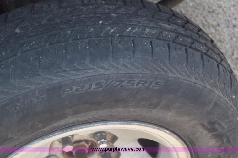 image for item K7389 2000 Chevrolet S10 pickup truck