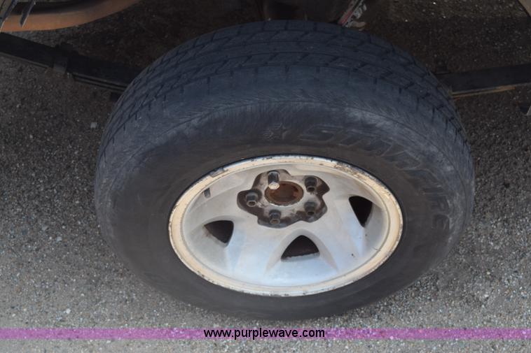 image for item K7389 2000 Chevrolet S10 pickup truck