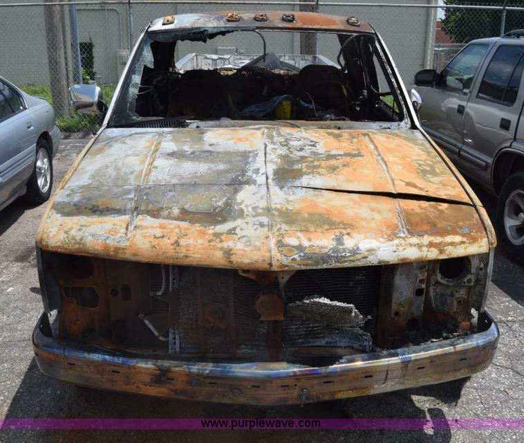 image for item K7390 1993 GMC Sierra 3500 pickup truck