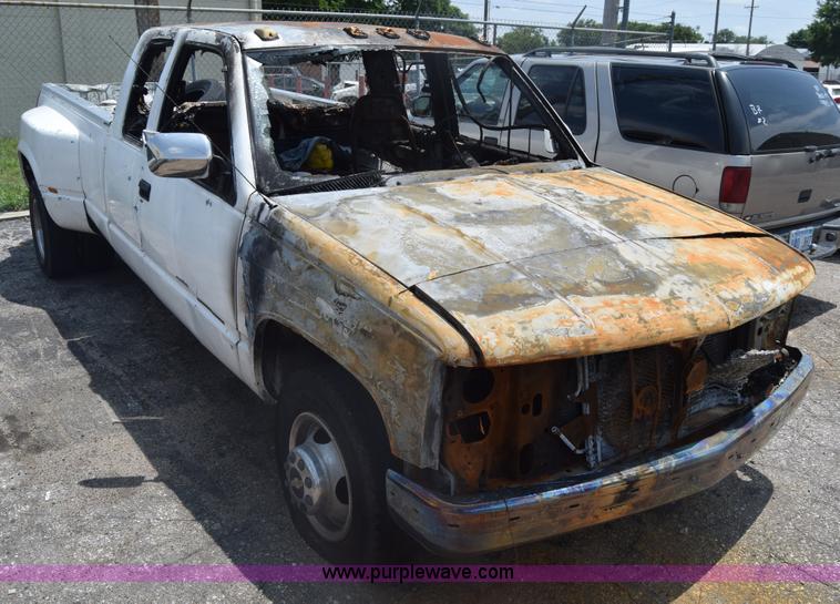 image for item K7390 1993 GMC Sierra 3500 pickup truck