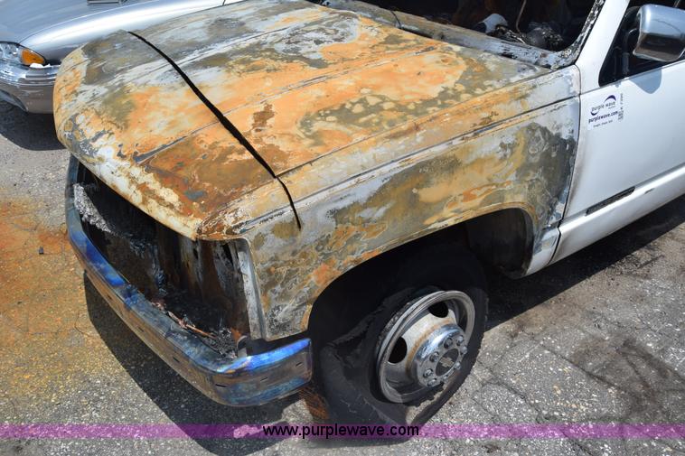 image for item K7390 1993 GMC Sierra 3500 pickup truck