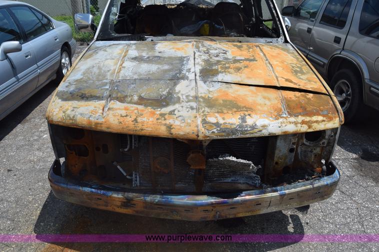 image for item K7390 1993 GMC Sierra 3500 pickup truck