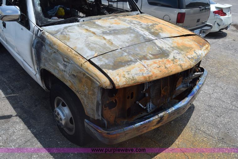 image for item K7390 1993 GMC Sierra 3500 pickup truck