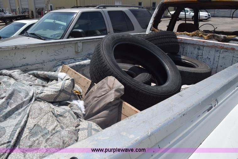 image for item K7390 1993 GMC Sierra 3500 pickup truck