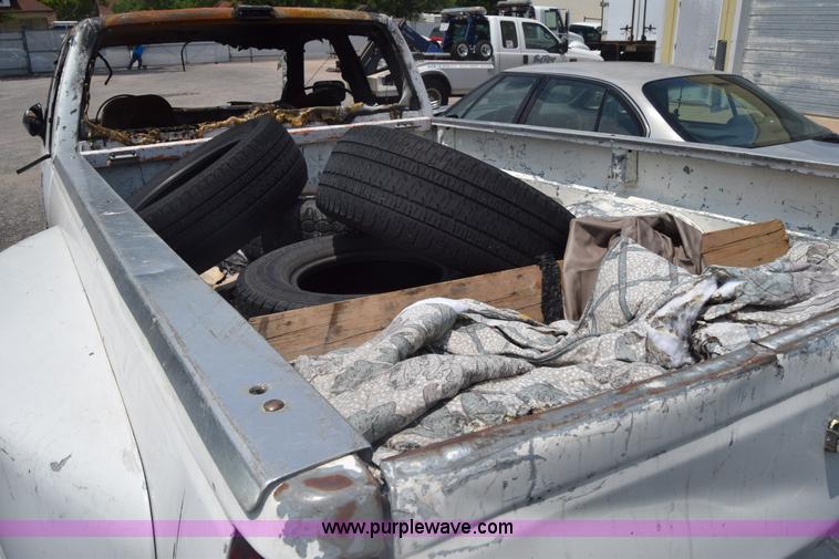 image for item K7390 1993 GMC Sierra 3500 pickup truck