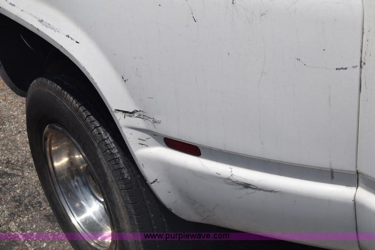 image for item K7390 1993 GMC Sierra 3500 pickup truck