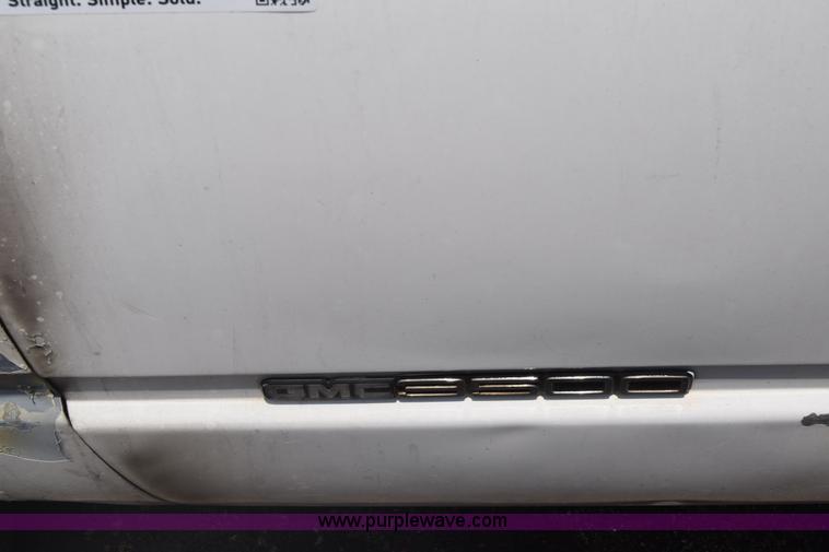 image for item K7390 1993 GMC Sierra 3500 pickup truck