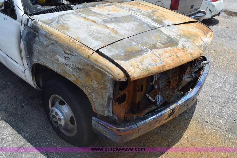 image for item K7390 1993 GMC Sierra 3500 pickup truck