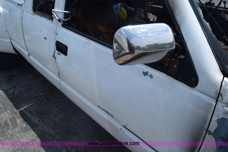 image for item K7390 1993 GMC Sierra 3500 pickup truck