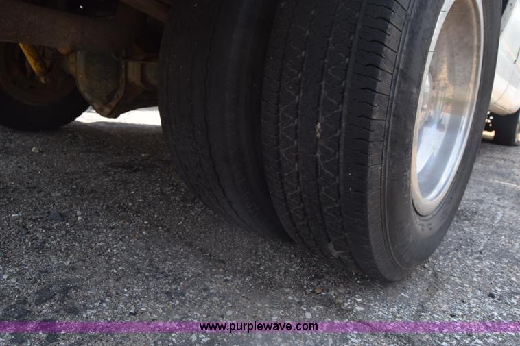 image for item K7390 1993 GMC Sierra 3500 pickup truck