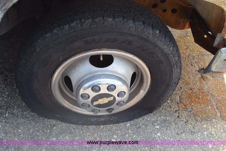 image for item K7390 1993 GMC Sierra 3500 pickup truck