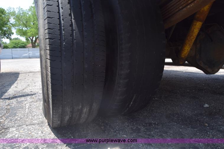 image for item K7390 1993 GMC Sierra 3500 pickup truck