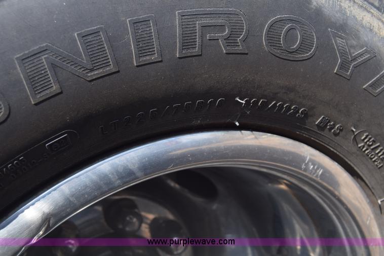 image for item K7390 1993 GMC Sierra 3500 pickup truck