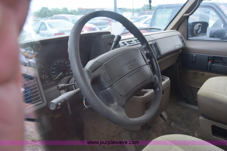 image for item K7393 1994 Chevrolet Astro Extended van