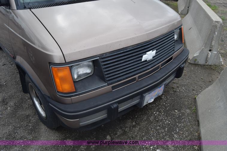 image for item K7393 1994 Chevrolet Astro Extended van