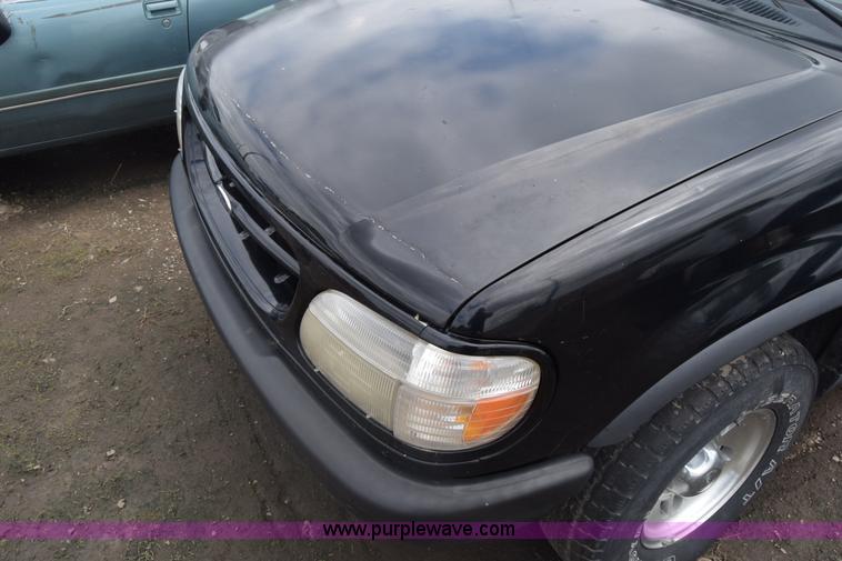 image for item K7394 1998 Ford Explorer SUV