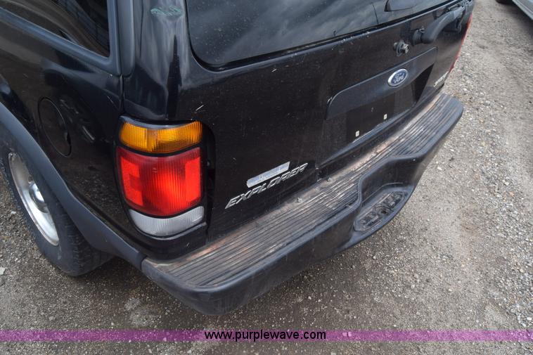 image for item K7394 1998 Ford Explorer SUV