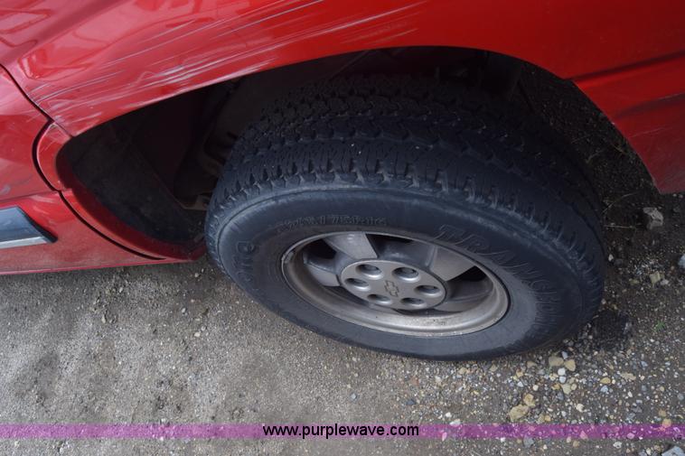 image for item K7397 2000 Chevrolet Tahoe SUV