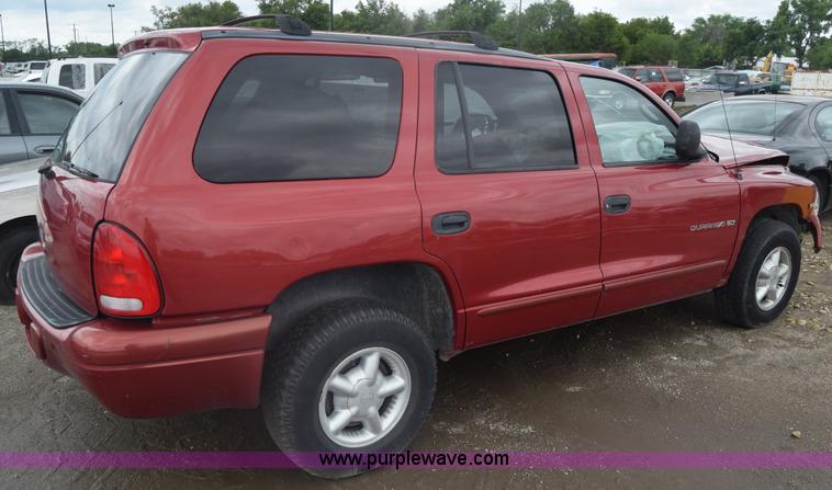 image for item K7399 2000 Dodge Durango SUV