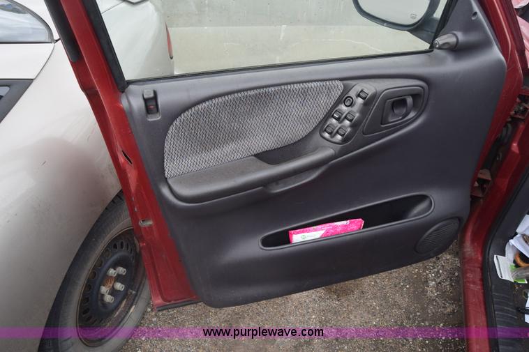 image for item K7399 2000 Dodge Durango SUV