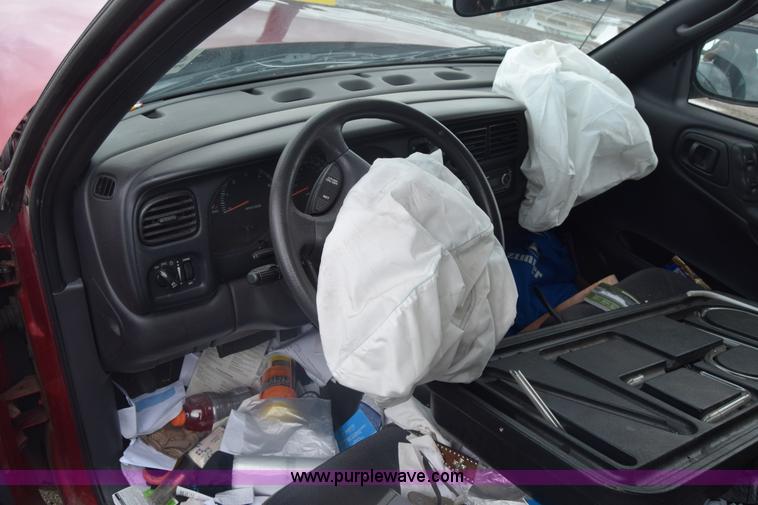 image for item K7399 2000 Dodge Durango SUV