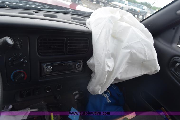 image for item K7399 2000 Dodge Durango SUV