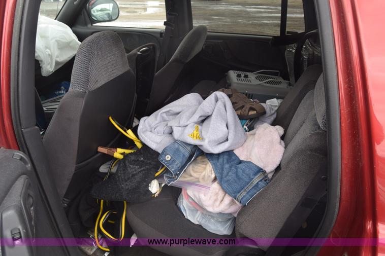 image for item K7399 2000 Dodge Durango SUV