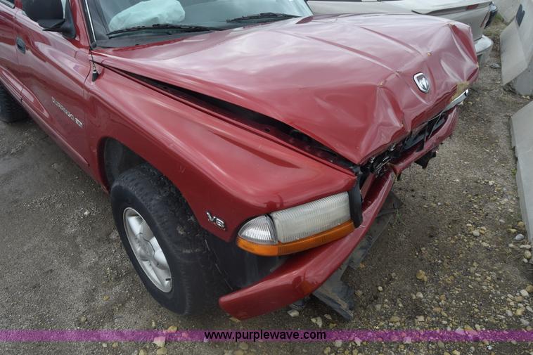 image for item K7399 2000 Dodge Durango SUV