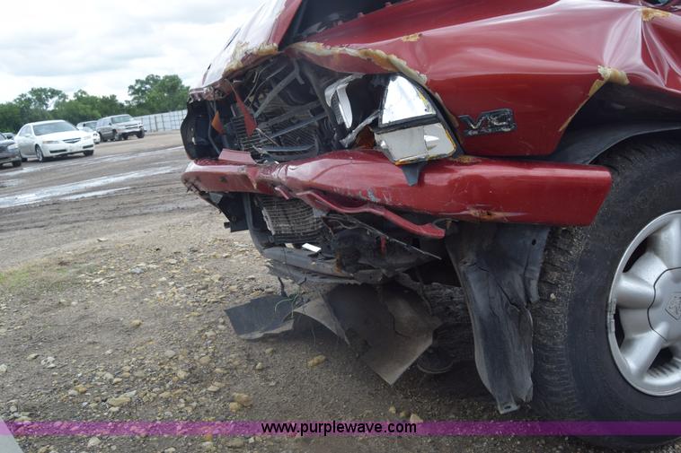 image for item K7399 2000 Dodge Durango SUV