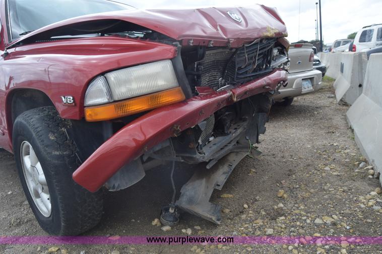 image for item K7399 2000 Dodge Durango SUV