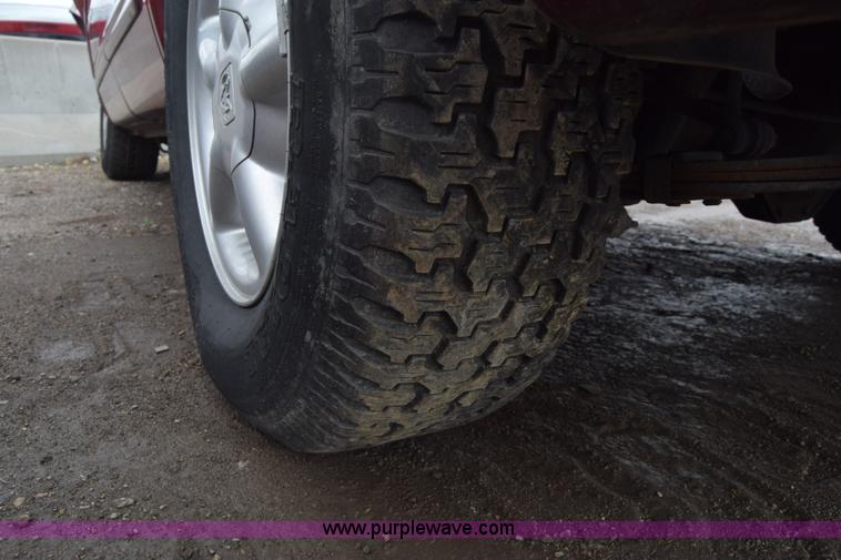 image for item K7399 2000 Dodge Durango SUV