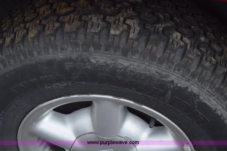 image for item K7399 2000 Dodge Durango SUV