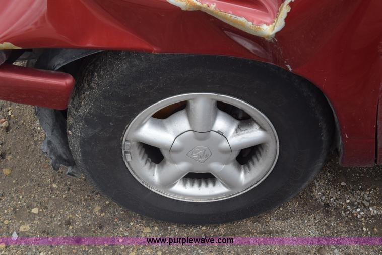 image for item K7399 2000 Dodge Durango SUV