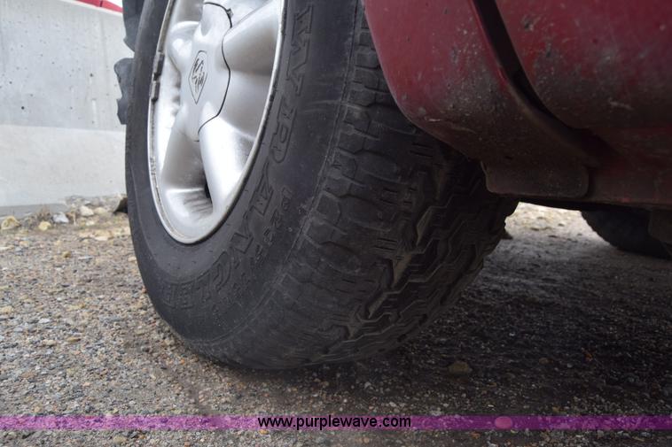 image for item K7399 2000 Dodge Durango SUV