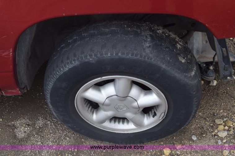 image for item K7399 2000 Dodge Durango SUV