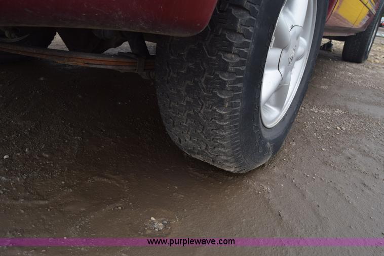 image for item K7399 2000 Dodge Durango SUV