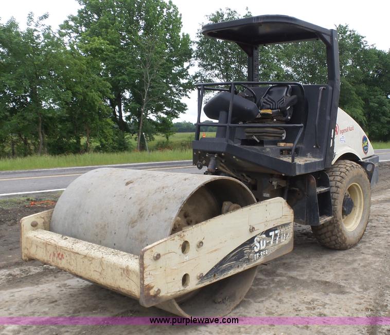 image for item K7143 2007 Ingersoll Rand SD77-DXTF vibratory sheeps foot roller