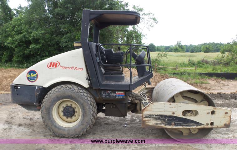 image for item K7143 2007 Ingersoll Rand SD77-DXTF vibratory sheeps foot roller