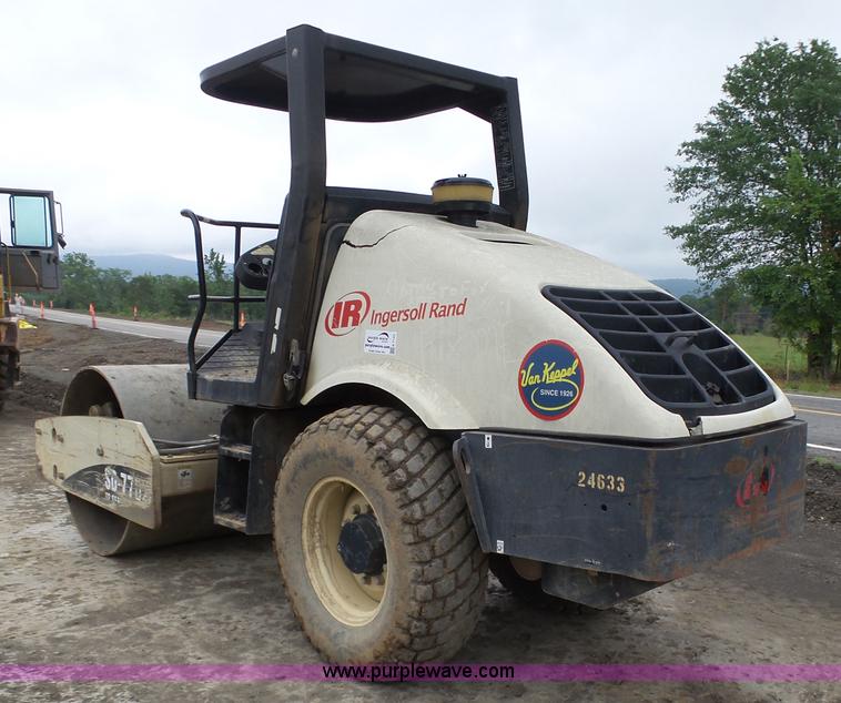 image for item K7143 2007 Ingersoll Rand SD77-DXTF vibratory sheeps foot roller