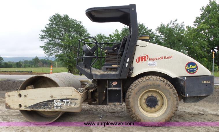 image for item K7143 2007 Ingersoll Rand SD77-DXTF vibratory sheeps foot roller