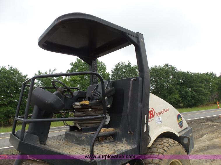 image for item K7143 2007 Ingersoll Rand SD77-DXTF vibratory sheeps foot roller