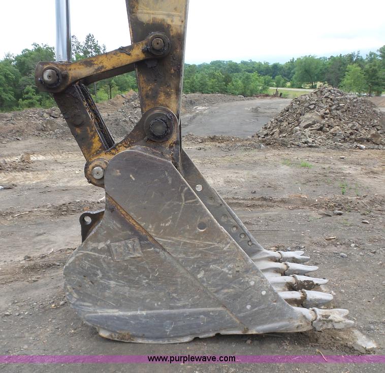 image for item K7144 2005 Caterpillar 330C L excavator