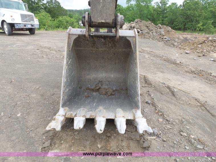 image for item K7144 2005 Caterpillar 330C L excavator