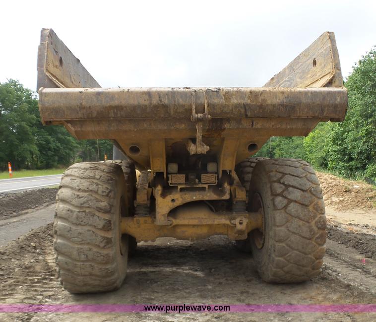 image for item K7146 1999 Caterpillar D400E Series II haul truck
