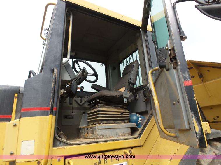image for item K7146 1999 Caterpillar D400E Series II haul truck