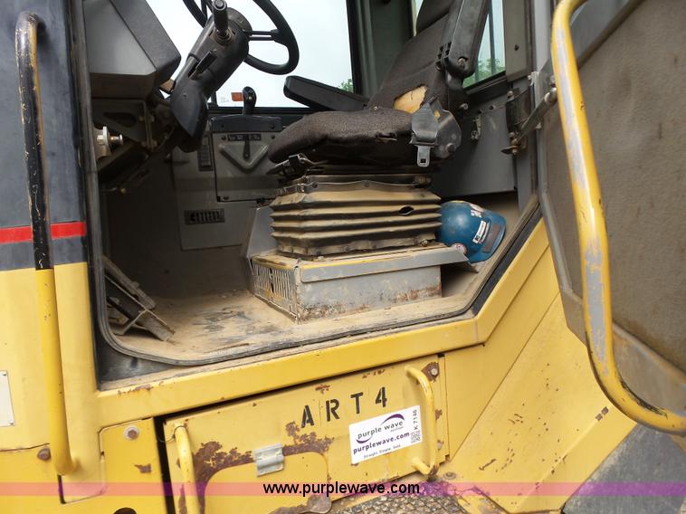 image for item K7146 1999 Caterpillar D400E Series II haul truck