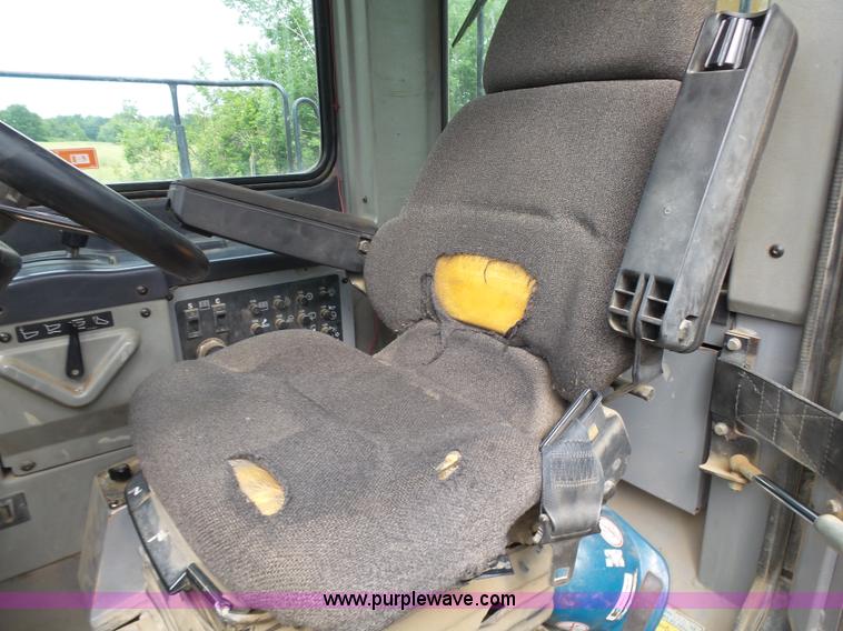 image for item K7146 1999 Caterpillar D400E Series II haul truck