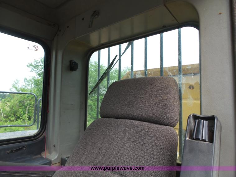 image for item K7146 1999 Caterpillar D400E Series II haul truck