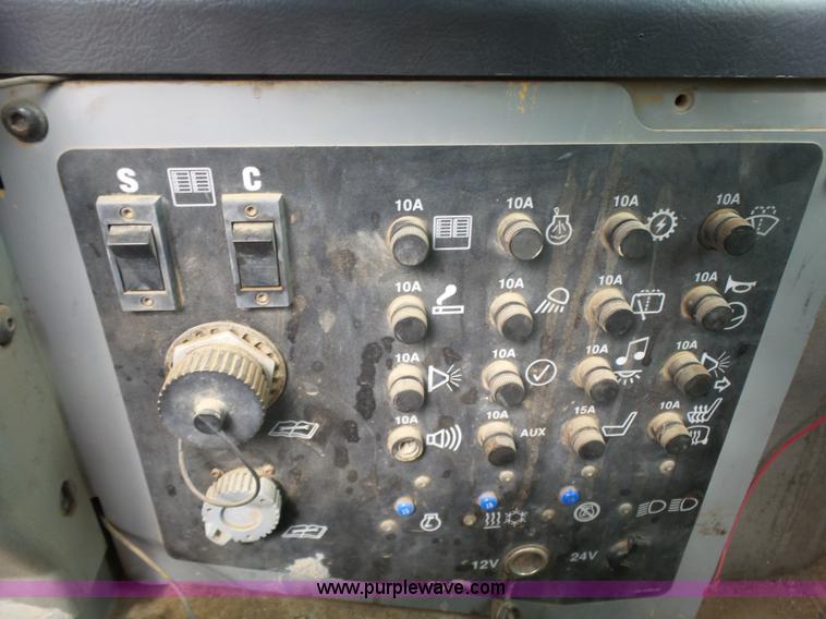 image for item K7146 1999 Caterpillar D400E Series II haul truck