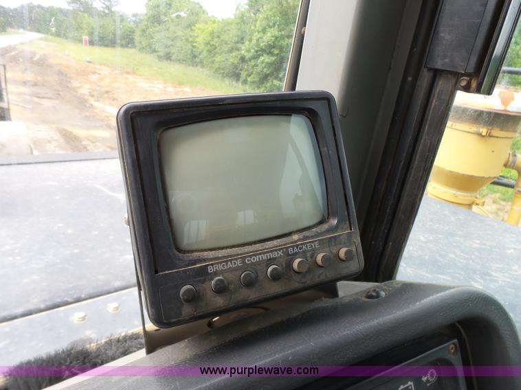 image for item K7146 1999 Caterpillar D400E Series II haul truck